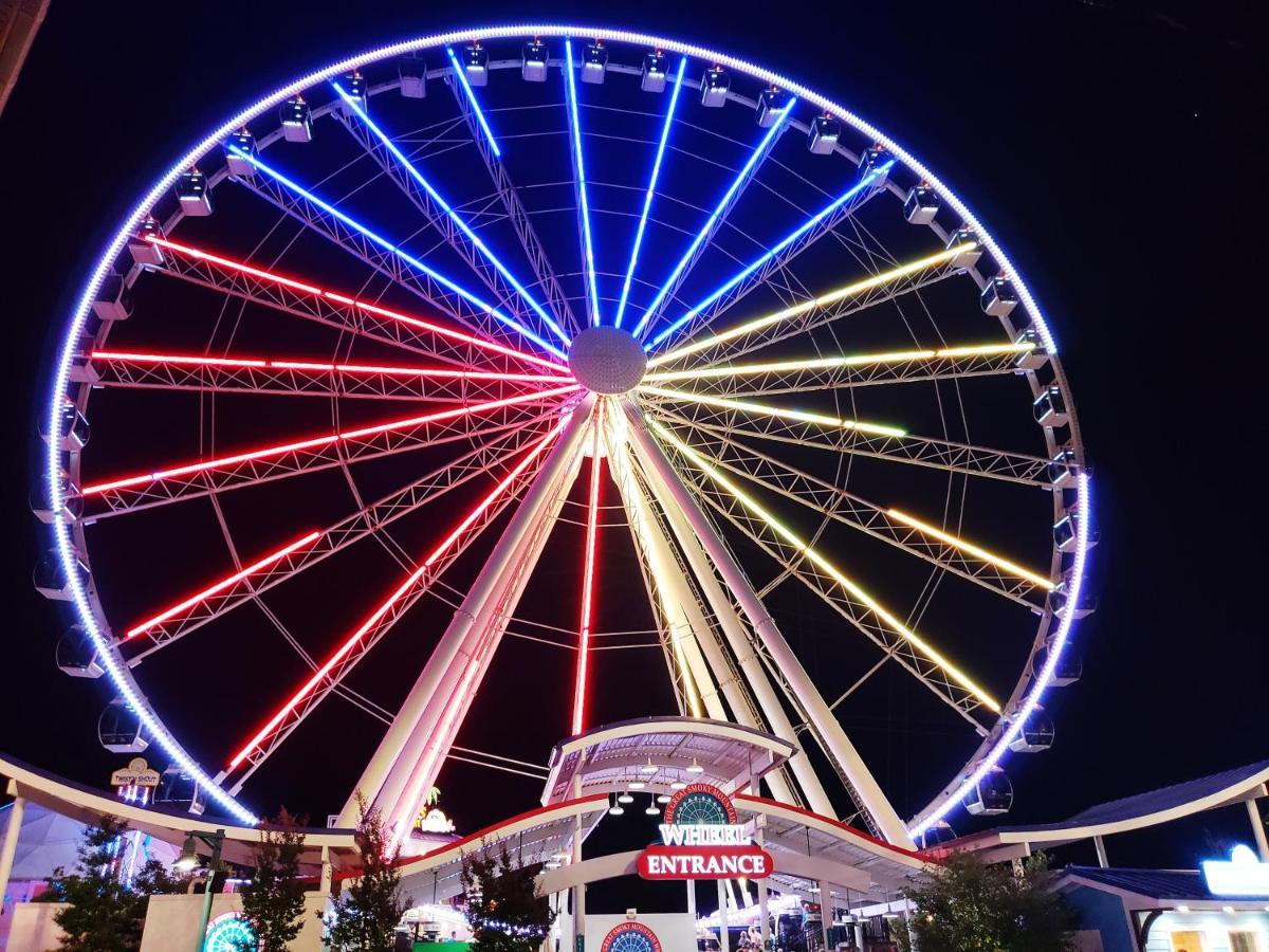 Always Kiss Me Goodnight- Hot Tub, You Get 1089 Of Free Area Attraction Tickets For Each Paid Day! Pigeon Forge Kültér fotó