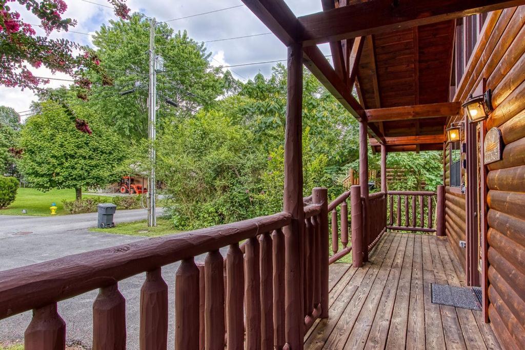 Always Kiss Me Goodnight- Hot Tub, You Get 1089 Of Free Area Attraction Tickets For Each Paid Day! Pigeon Forge Kültér fotó