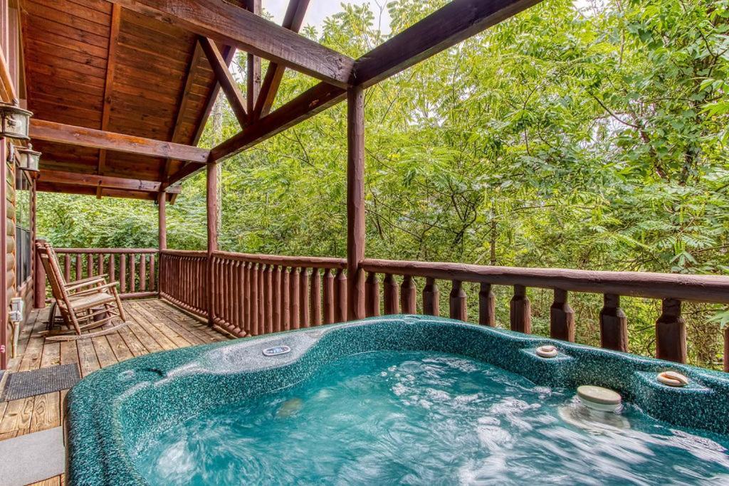 Always Kiss Me Goodnight- Hot Tub, You Get 1089 Of Free Area Attraction Tickets For Each Paid Day! Pigeon Forge Kültér fotó
