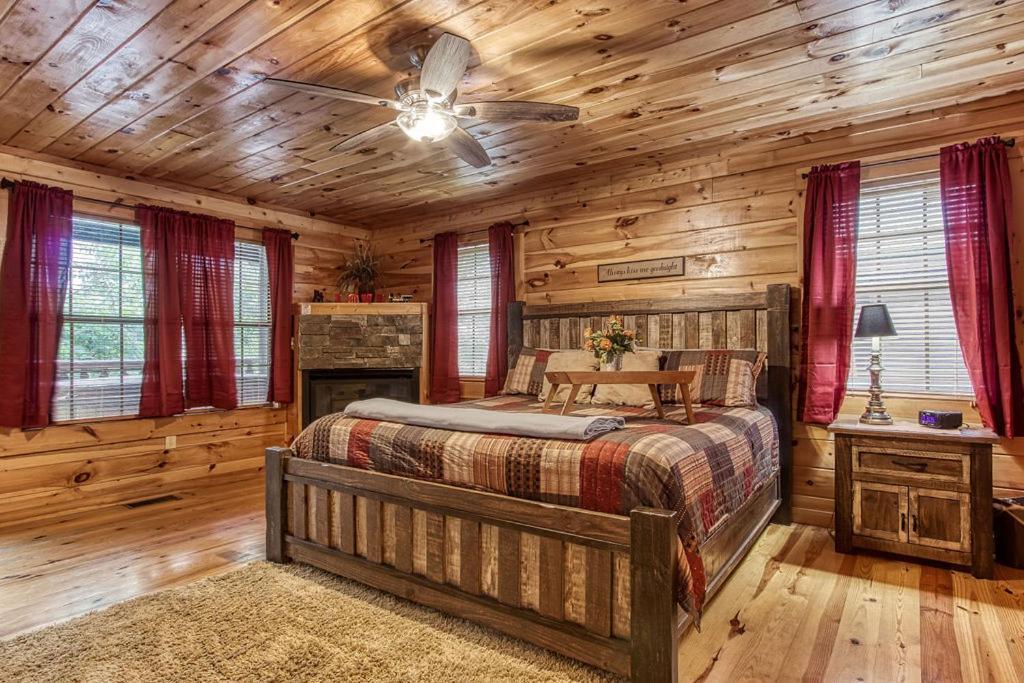 Always Kiss Me Goodnight- Hot Tub, You Get 1089 Of Free Area Attraction Tickets For Each Paid Day! Pigeon Forge Kültér fotó