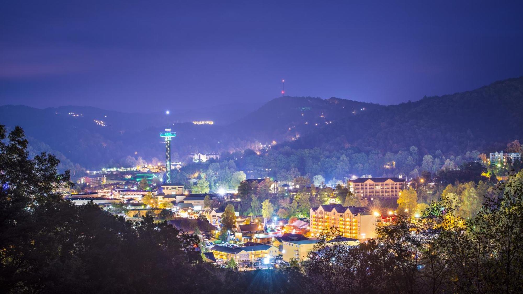 Always Kiss Me Goodnight- Hot Tub, You Get 1089 Of Free Area Attraction Tickets For Each Paid Day! Pigeon Forge Kültér fotó